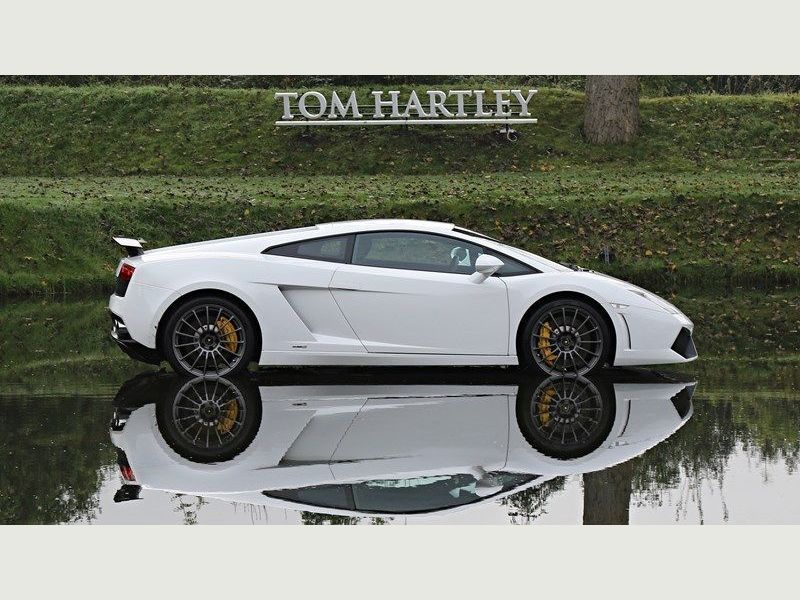 Lamborghini Gallardo Chauffeur Driven Car Hire for Prom & Wedding